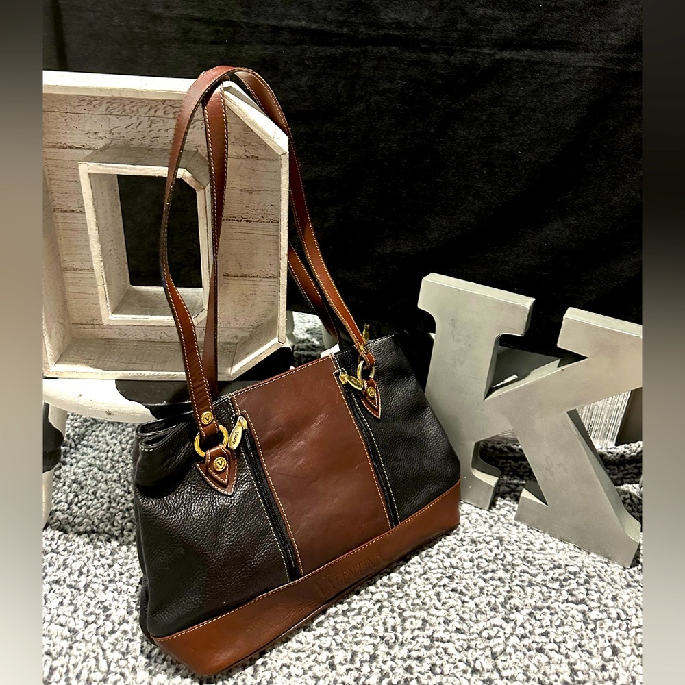 VINTAGE VALENTINA MADE IN ITALY
Pebbled Black & Brown Trim all in LEATHER Tote